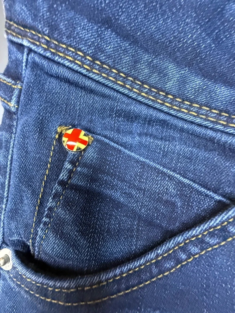 Vintage Hudson Jeans “Beth Babyboot” Dark Indigo Bootcut with Subtle Whiskering - Picture 4 of 7